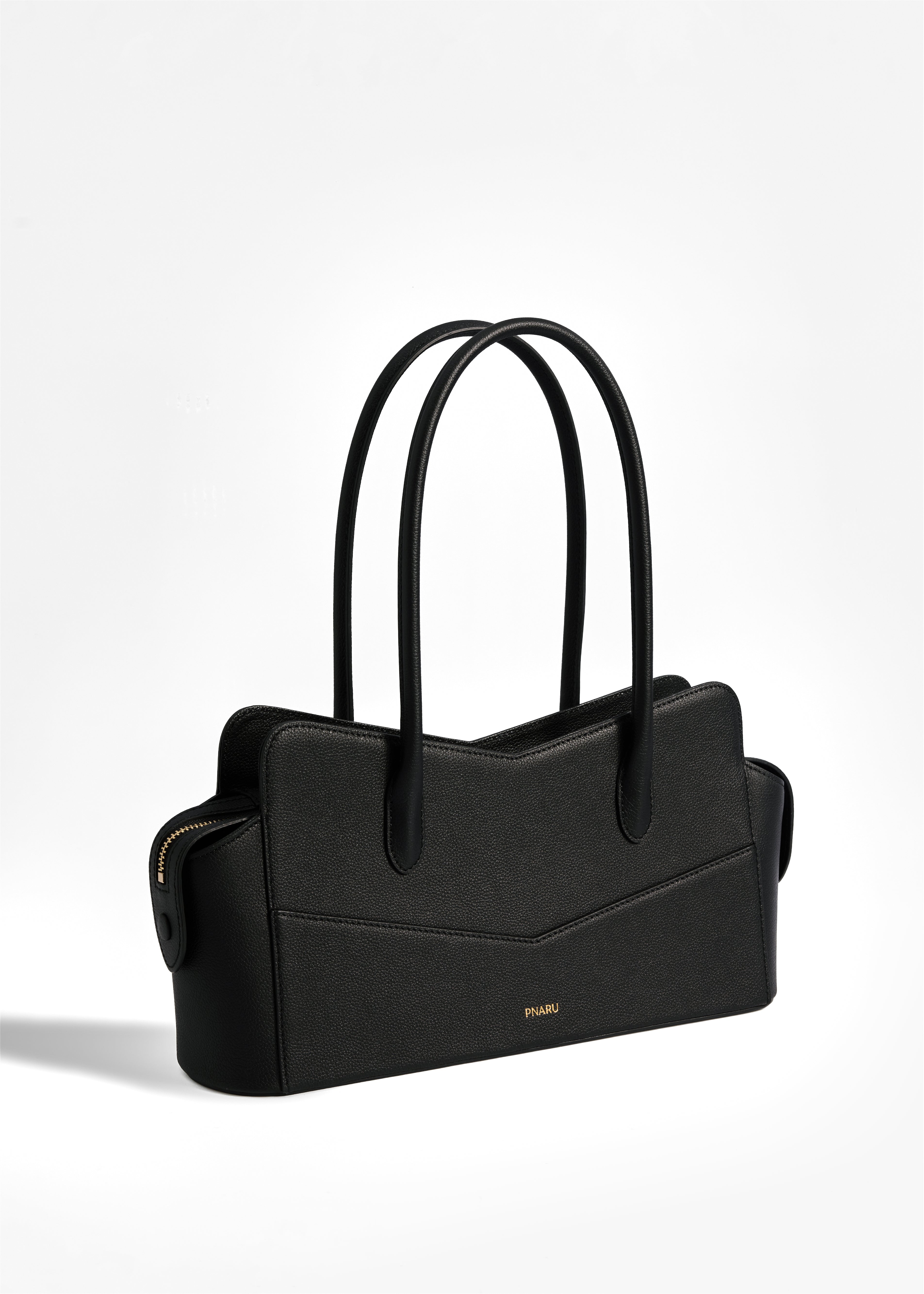 PNARU VENA EAST WEST Black Leather